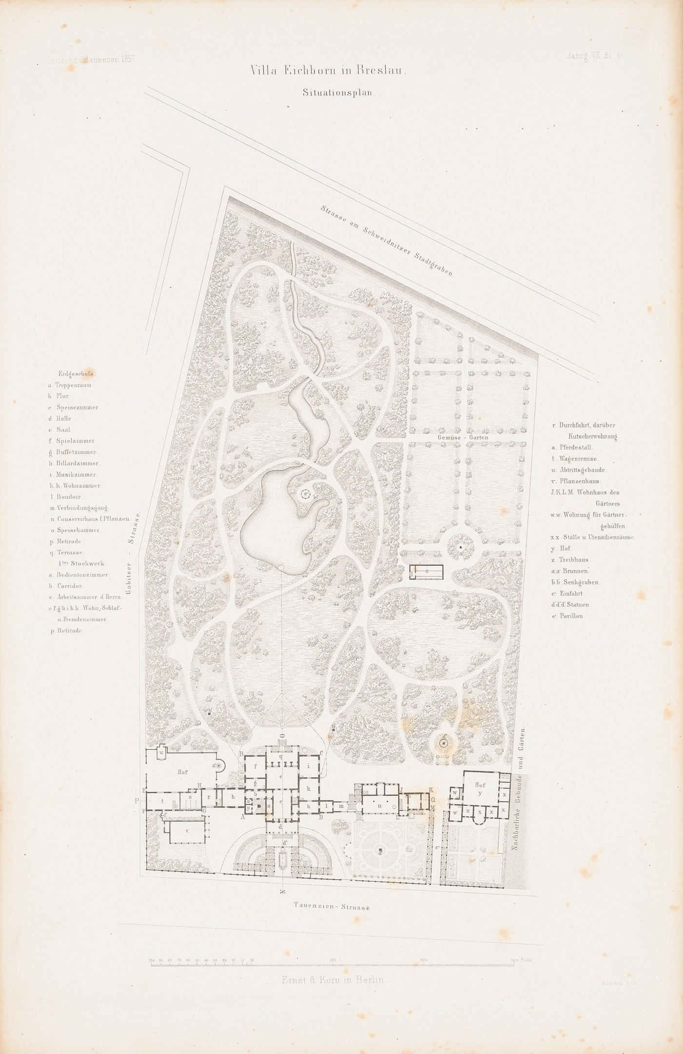 Ein altes Buch mit einer detaillierten Karte eines Parks auf dem Cover, das Bäume, Sträucher und andere Vegetation zeigt, zusammen mit Texten, die Informationen über den Park liefern.