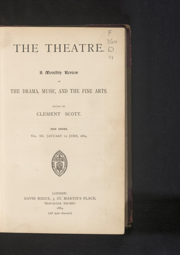 Offenes Buch mit dem Titel "The Theatre: A Monthly Review of the Drama, Music, and the Fine Arts", das eine Seite mit Text und einem Logo zeigt.