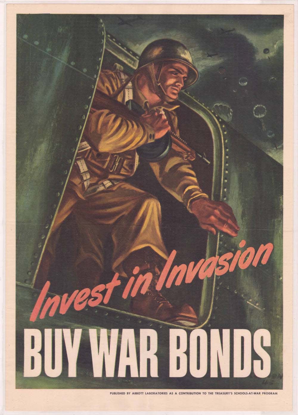 Ein Weltkriegspropagandaplakat aus der Zeit des Zweiten Weltkriegs, das einen Soldaten in einem Helm und einer Uniform zeigt, der ein Gewehr hält, mit der Aufschrift "Investiere in die Invasion, kaufe Kriegsanleihen" darüber.