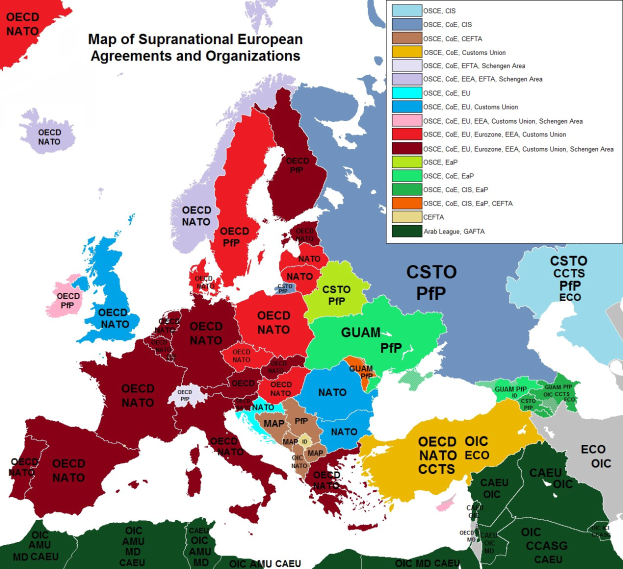 Eine bunte Europakarte mit verschiedenen Farben, die Länder und ihre Abkommen oder Organisationen darstellen, begleitet von erklärendem Text.