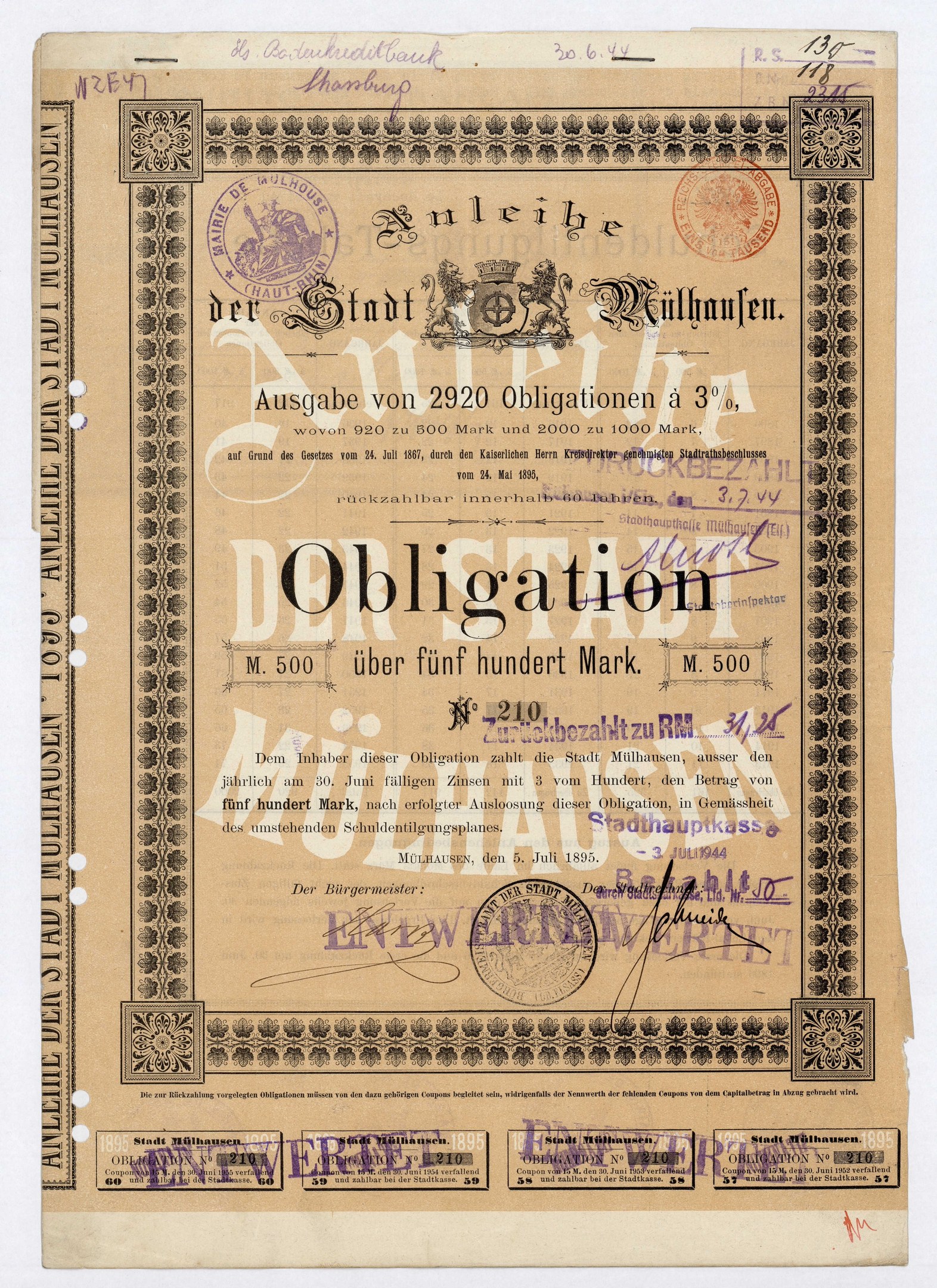 Altes deutsches Aktienzertifikat mit Text und Stempeln auf einem weißen Hintergrund, das eine finanzielle Verpflichtung anzeigt.