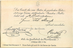 Ein altes Dokument mit Handschrift, das ein von der deutschen Regierung ausgestelltes Zertifikat mit Text und einem Logo oben zeigt.