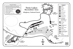 Eine detaillierte Karte des Twin Lakes Freizeitgebiets, die Wanderwege, Pfade und Sehenswürdigkeiten mit begleitendem Text und Symbolen zeigt.