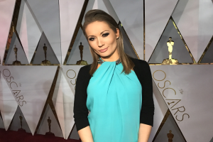 'Summer House'-Star Ciara Miller ist (kaum) zugeknöpft und trieft vor Diamanten in Cannes