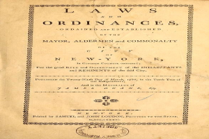 Titelblatt eines alten Buches mit dem Titel "Gesetze und Verordnungen, erlassen und festgesetzt von dem Bürgermeister, Alderman und Commonality der Stadt New York."