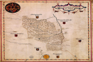 Ein detailliertes 15. Jahrhundert-Karte von Bayern, die geographische Merkmale wie Flüsse, Berge und Städte zeigt, begleitet von informativem Text und Logos.