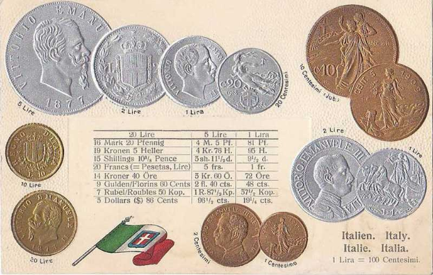 Eine Sammlung italienischer Münzen von 1877–1910, darunter mehrere 20-Lire-Stücke, die auf Papier in einer Reihe angeordnet sind, mit Text und Porträts, sowie zwei Flaggen, darunter die italienische Flagge.