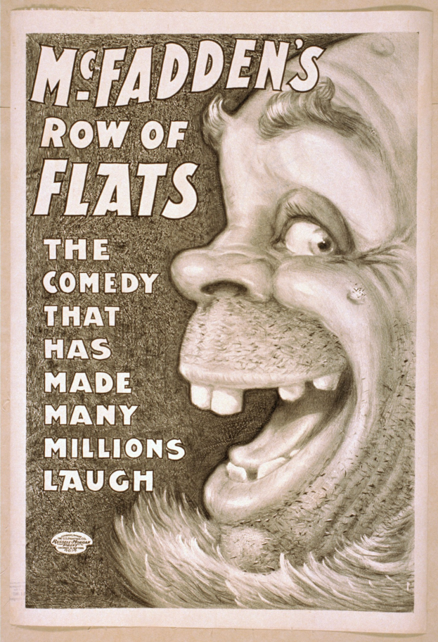 Plakat einer lachenden Person mit wilden Haaren, weit aufgerissenen Augen und einem strahlenden Grinsen auf einem hellgelben Hintergrund, mit dem Text "McFadden's Row of Flats: The Comedy That Has Made Many Millions Laugh."