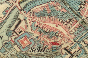 Ein altes, detailliertes Straßenplan von Schleswig-Holstein, Deutschland, das Straßen, Gebäude und Sehenswürdigkeiten mit Textanmerkungen zeigt.